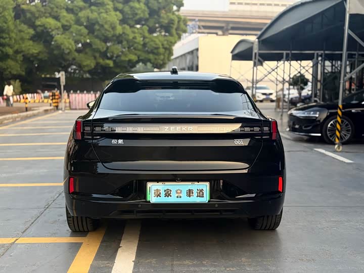 Фото 6 - Zeekr 001