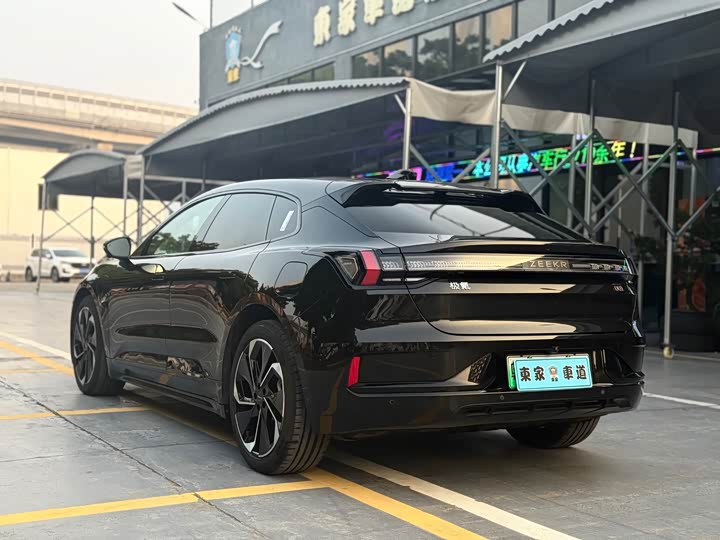 Фото 7 - Zeekr 001