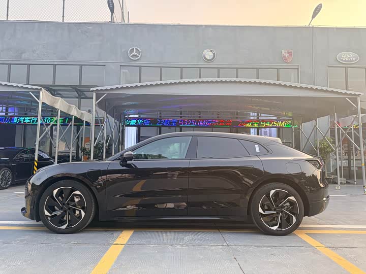 Фото 8 - Zeekr 001