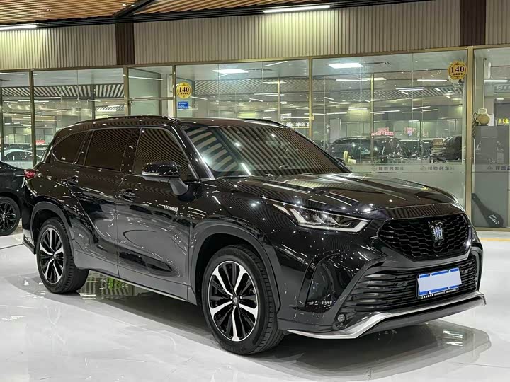 Фото 3 - Toyota Crown Kluger