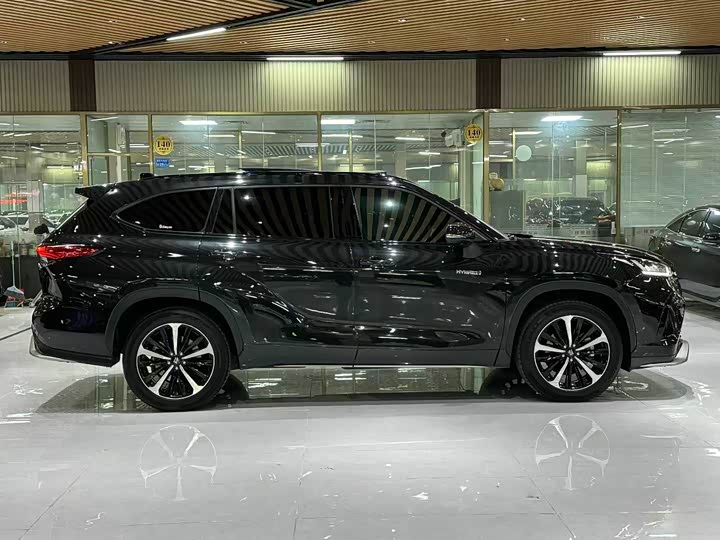 Фото 5 - Toyota Crown Kluger