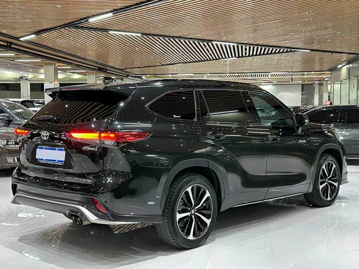 Фото 6 - Toyota Crown Kluger