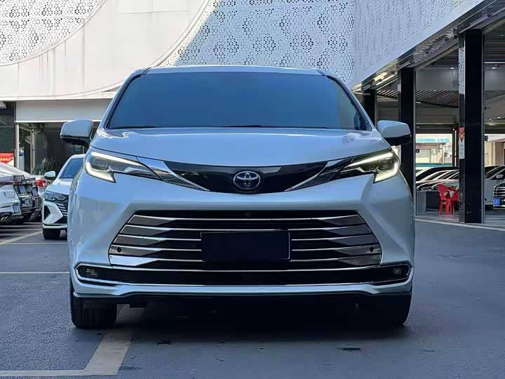 Фото 1 - Toyota Sienna