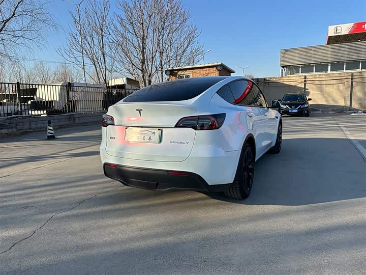 Фото 6 - Tesla Model Y