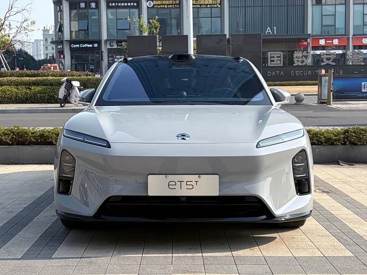 Фото 1 - Nio ET5T