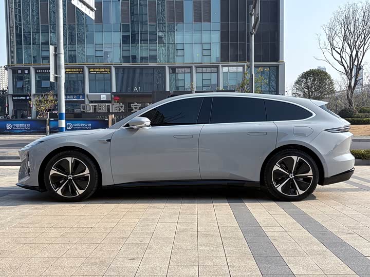 Фото 2 - Nio ET5T