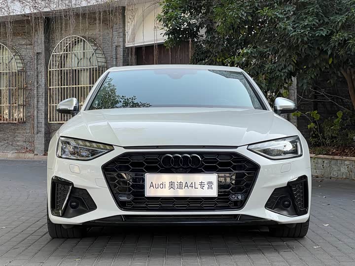 Фото 2 - Audi A4L