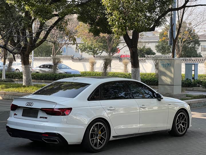 Фото 7 - Audi A4L