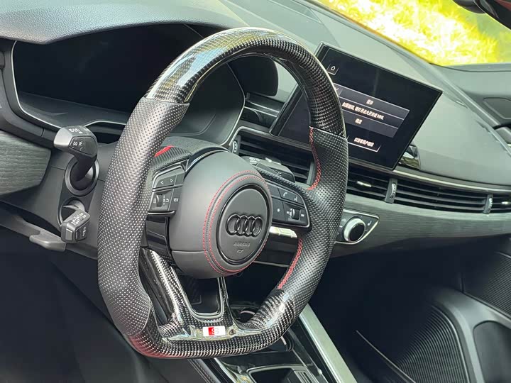 Фото 9 - Audi A4L
