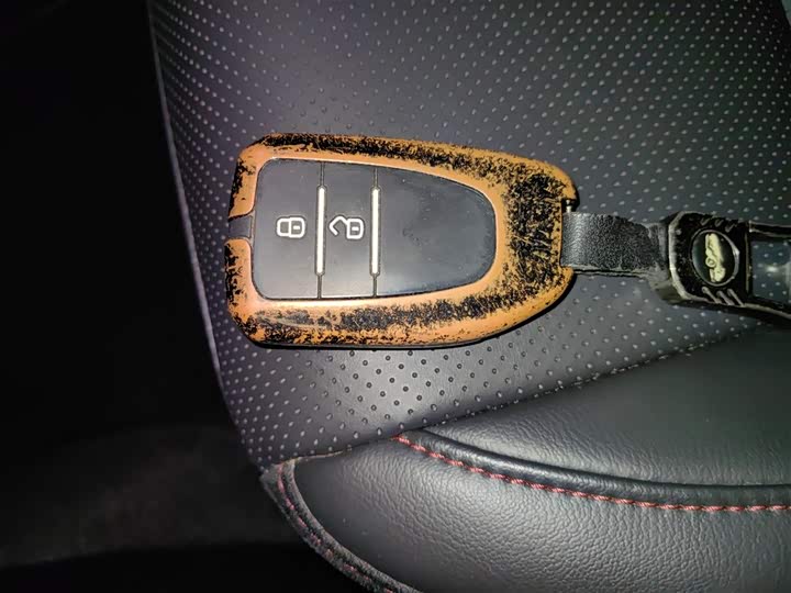 Фото 9 - Toyota Yaris L Hatchback