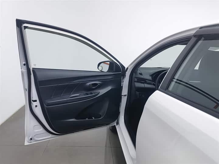 Фото 8 - Toyota Vios