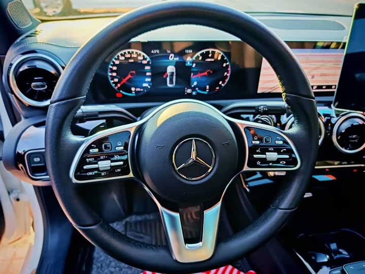 Фото 9 - Mercedes-Benz A-Class