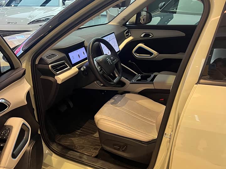 Фото 3 - BYD Yuan Up