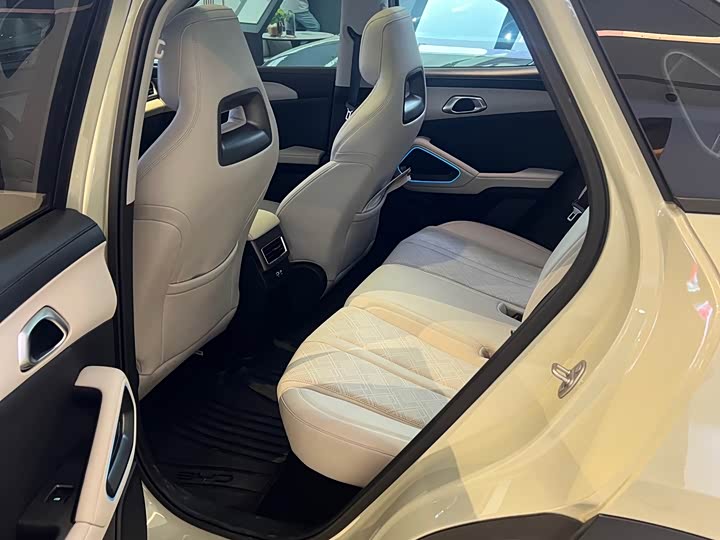 Фото 4 - BYD Yuan Up