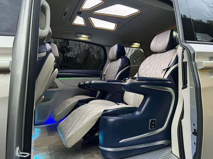 Фото 5 - Buick GL8 ES