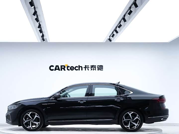 Фото 2 - Volkswagen Passat