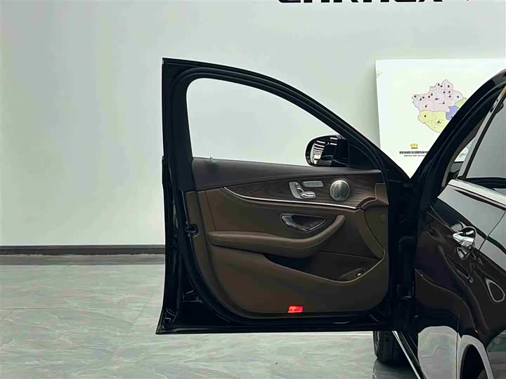 Фото 5 - Mercedes-Benz E-Class Hybrid