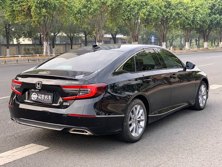 Фото 4 - Honda Accord