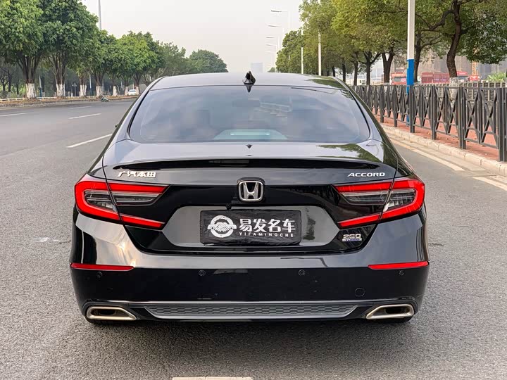 Фото 5 - Honda Accord