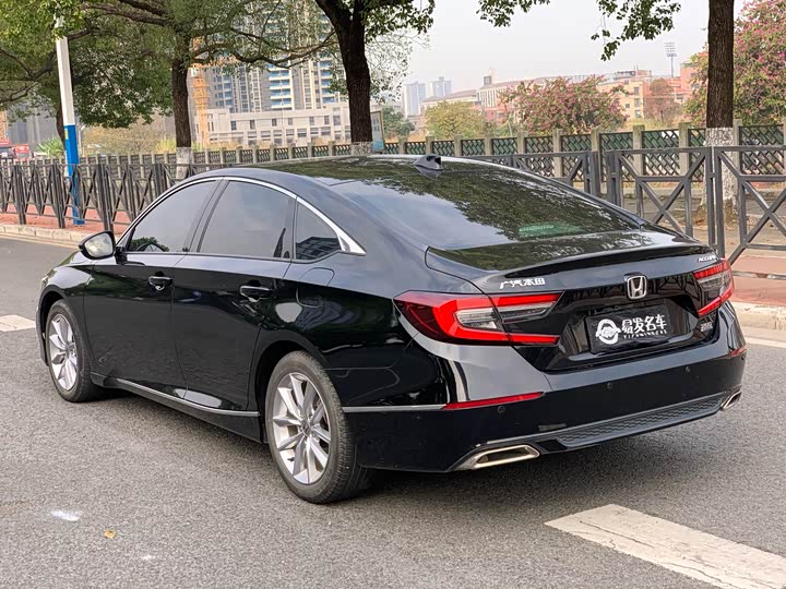 Фото 6 - Honda Accord