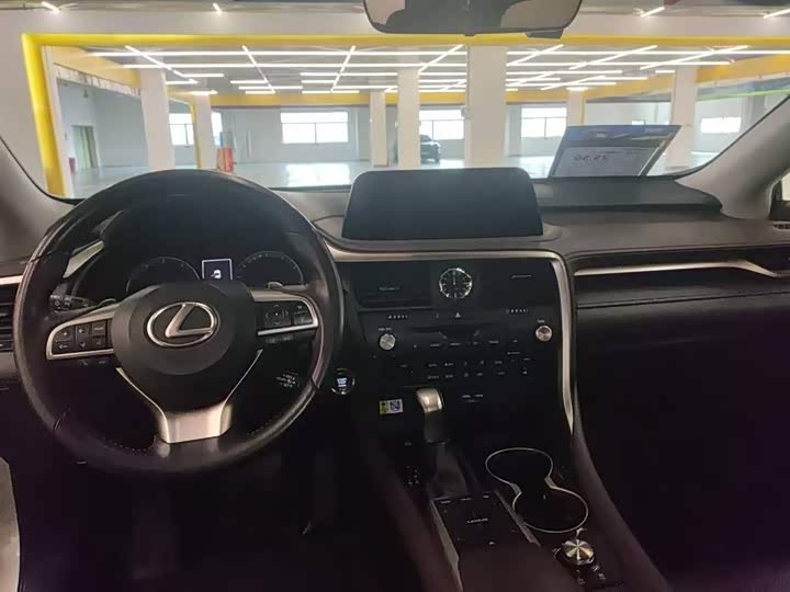 Фото 4 - Lexus RX