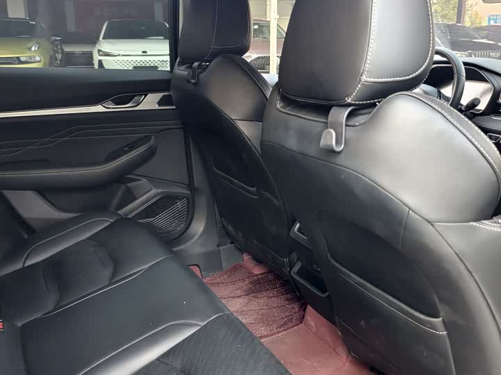 Фото 7 - Geely Preface