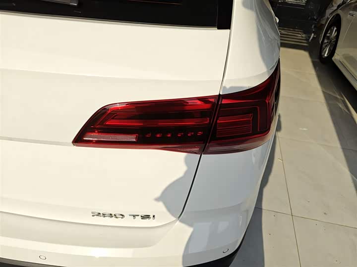 Фото 8 - Volkswagen Tharu