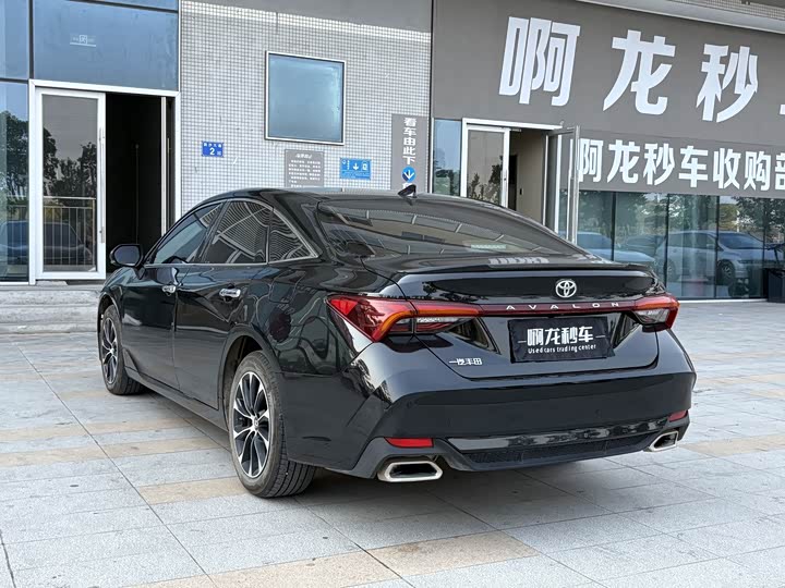 Фото 7 - Toyota Avalon