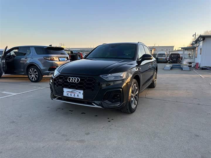 Фото 1 - Audi Q5L