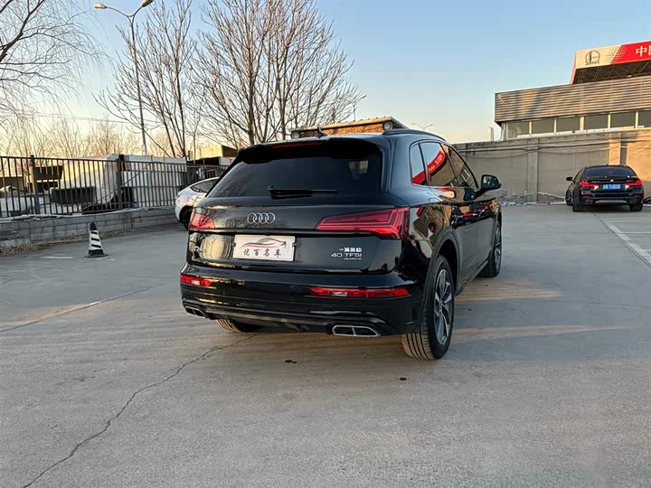 Фото 6 - Audi Q5L