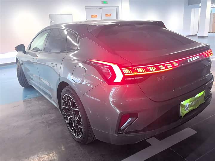 Фото 5 - Zeekr 001