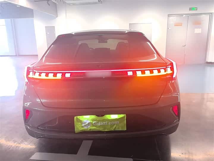 Фото 6 - Zeekr 001