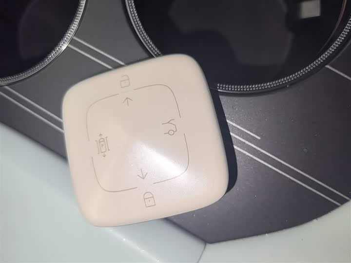 Фото 9 - Zeekr 001