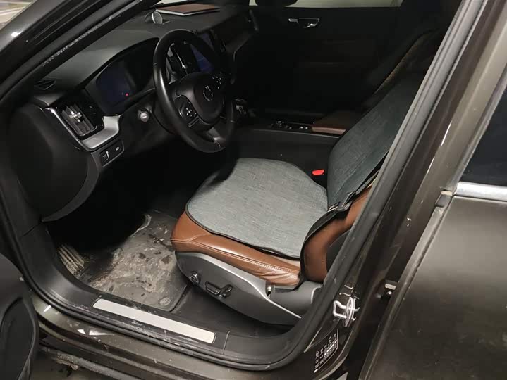 Фото 9 - Volvo XC60