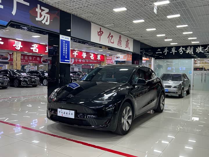 Фото 1 - Tesla Model Y