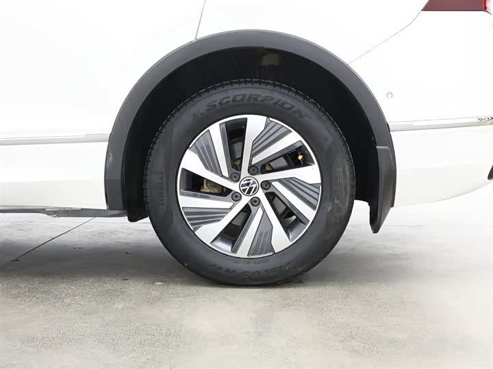 Фото 9 - Volkswagen Tiguan L Hybrid