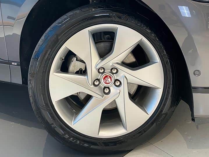 Фото 3 - Jaguar I-Pace