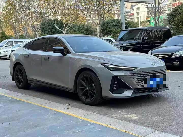 Фото 3 - Changan UNI-V