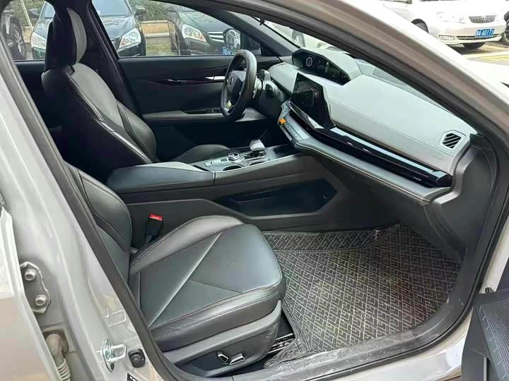 Фото 6 - Changan UNI-V