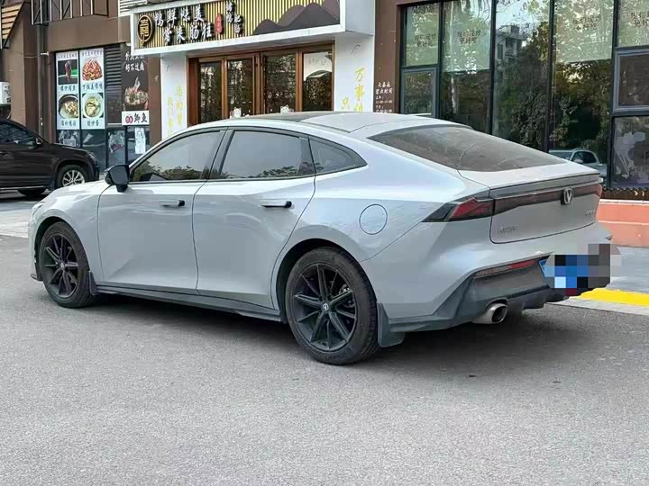 Фото 8 - Changan UNI-V