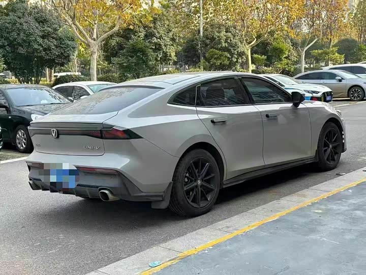 Фото 9 - Changan UNI-V