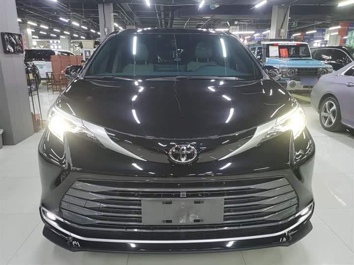 Фото 3 - Toyota Sienna