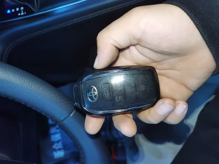 Фото 9 - Toyota Sienna