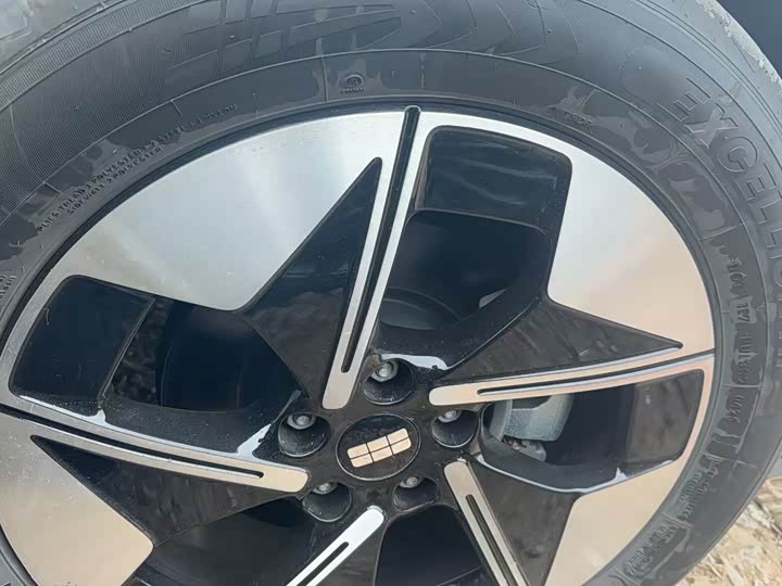 Фото 7 - Geely Galaxy E5