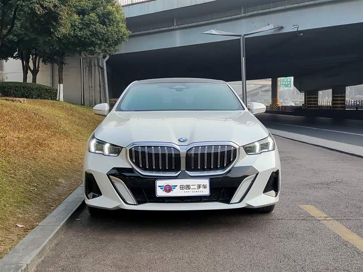 Фото 2 - BMW 5 Series