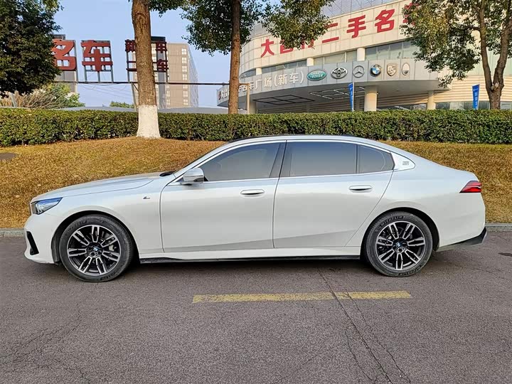 Фото 3 - BMW 5 Series