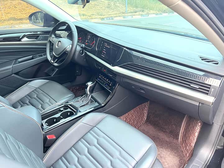 Фото 7 - Volkswagen Passat