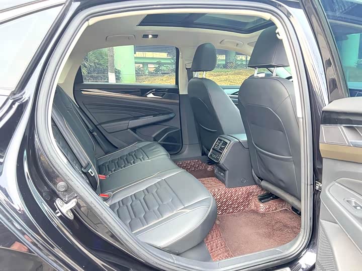 Фото 8 - Volkswagen Passat