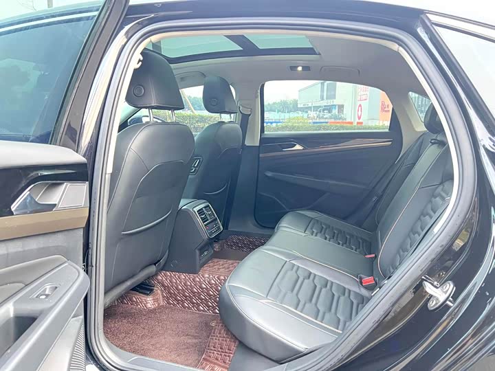 Фото 9 - Volkswagen Passat