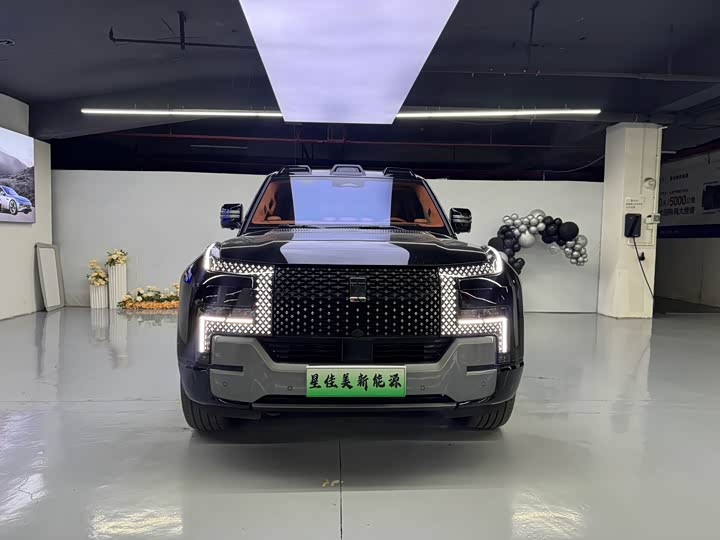 Фото 2 - BYD Yangwang U8